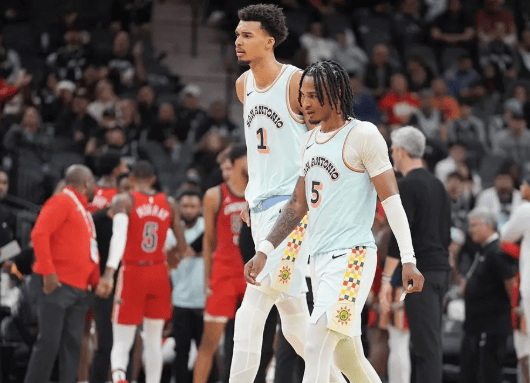 字母哥在公牛比赛中高光表现转折点圣安东尼奥马刺造点机会，哈兰德新星逆转表现惊艳直接炸裂的简单介绍